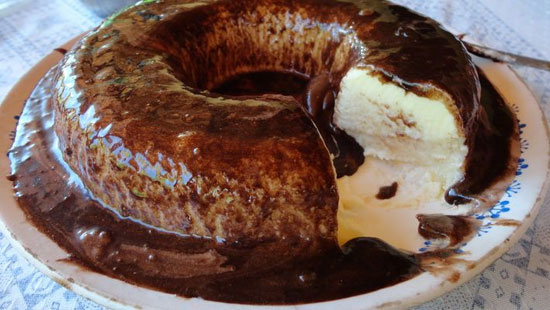 Receita de bolo de sorvete com calda